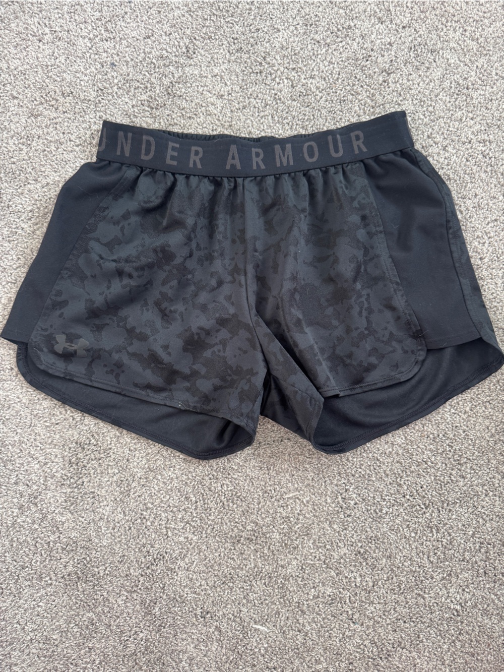 Under Armour HeatGear Black Athletic Shorts Women’s Small Loose Fit